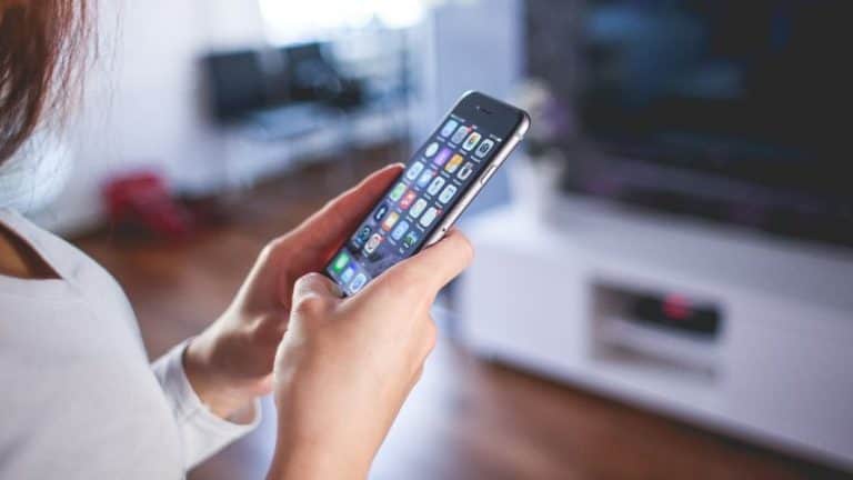 Quem oferece empréstimos com garantia de celular?  